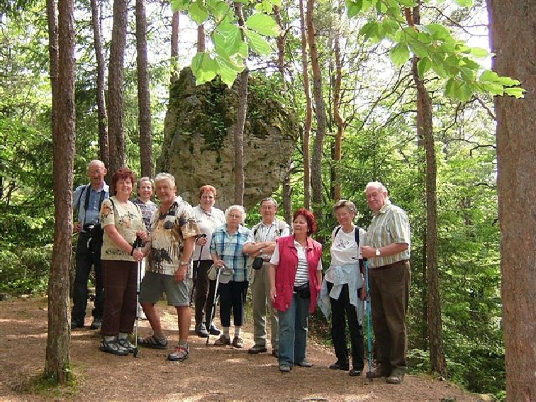 Freunde Lichteneggs im Wald bei Hänsel und Gretel